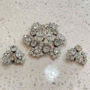 Vintage rhinestone set in silver-tone or rhodium-plated metal. Brooch & 2 Pins